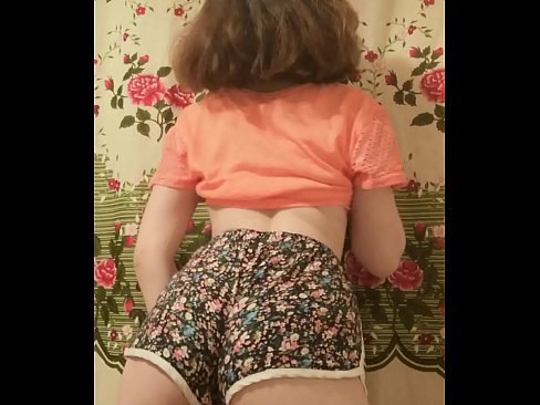 ❤️ سيڪسي نوجوان بيبي پنهنجي شارٽس کي ڪئميرا تي هٽائيندي ❌ اسان وٽ